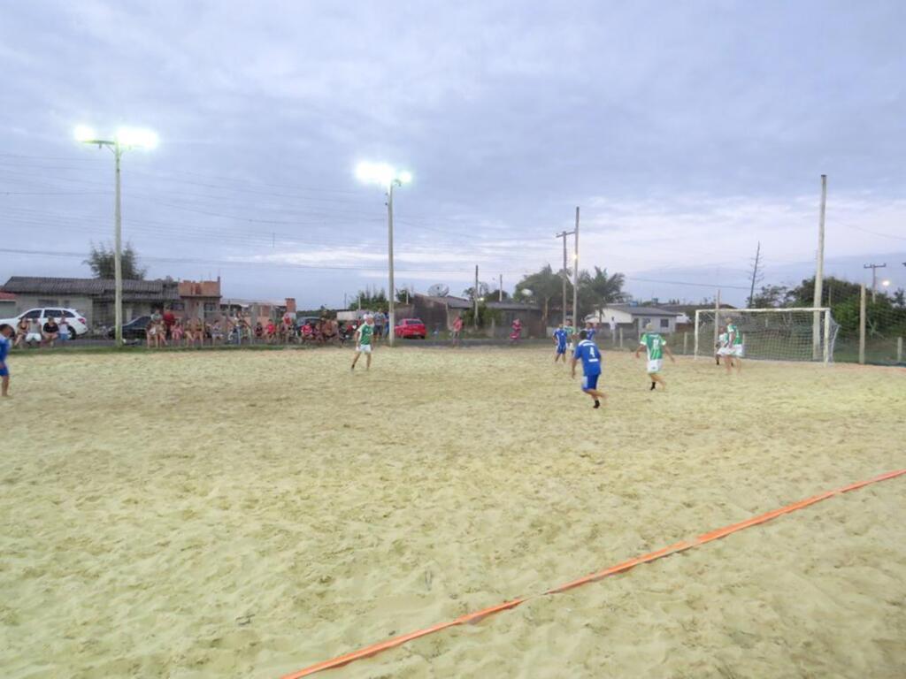 CAMPEONATO DE BEACH SOCCER ATRAI BOM PÚBLICO EM PASSO DE TORRES