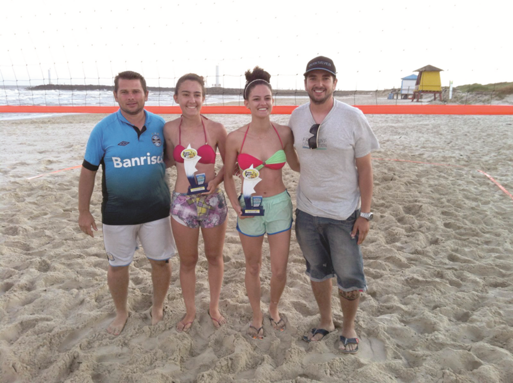 CIRCUITO DE VÔLEI  DE PRAIA  EM DUPLAS  AGITA  PRAIA DOS MOLHES EM PASSO DE TORRES