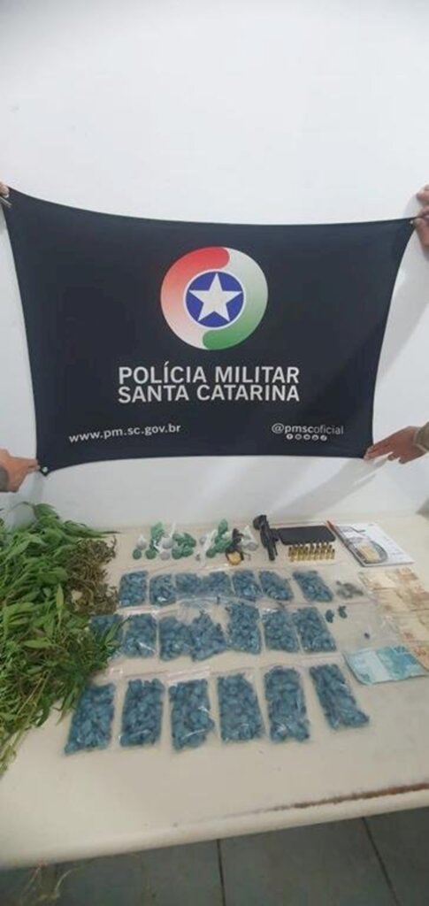 POLÍCIA MILITAR REALIZA GRANDE APREENSÃO DE DROGAS NA CIDADE DE PRAIA GRANDE
