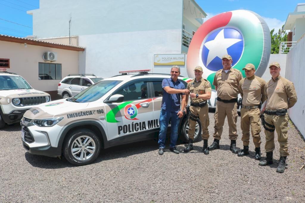 POLÍCIA MILITAR RECEBE VIATURA 0KM BLINDADA EM PASSO DE TORRES