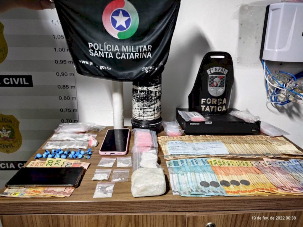 TRÊS INDIVÍDUOS SÃO PRESOS POR TRÁFICO DE DROGAS EM PRAIA GRANDE