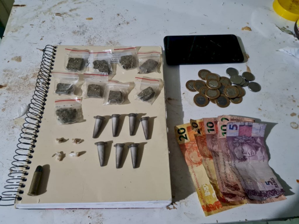 INDIVÍDUO É PRESO POR TRÁFICO DE DROGAS E POSSE ILEGAL DE MUNIÇÃO EM PRAIA GRANDE