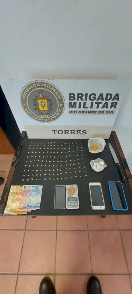 DUPLA É PRESA PELA BM POR TRÁFICO E ASSOCIAÇÃO AO TRÁFICO DE DROGAS EM TORRES