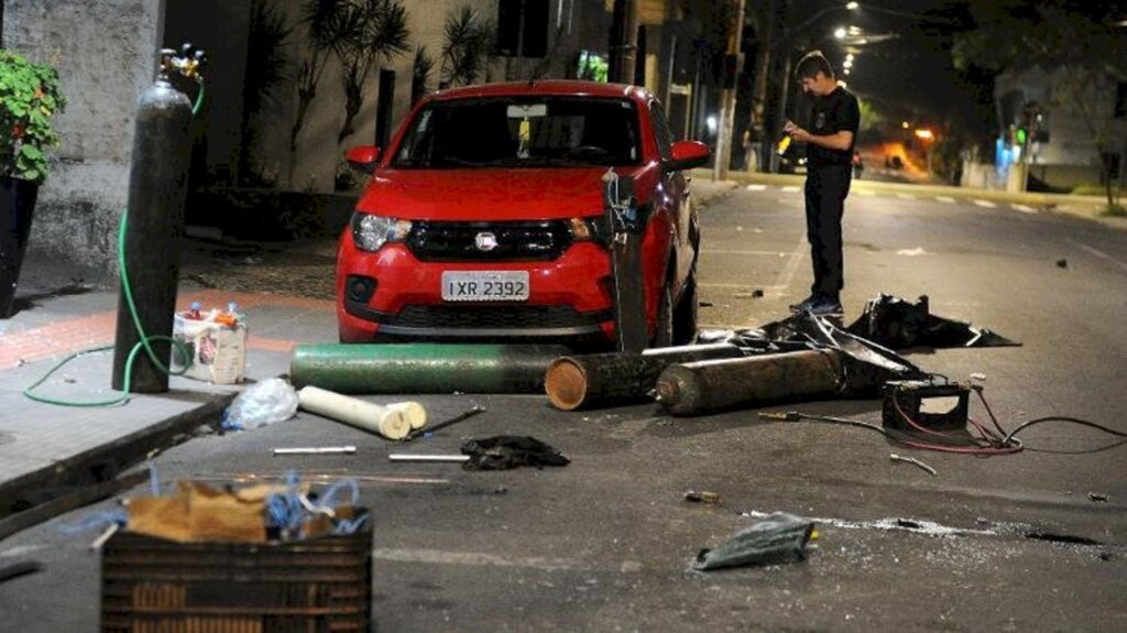 CAIO MARCELLO/AGIF/ESTADÃO CONTEÚDO - Explosivos usados durante o assalto dessa madrugada em Criciúma...