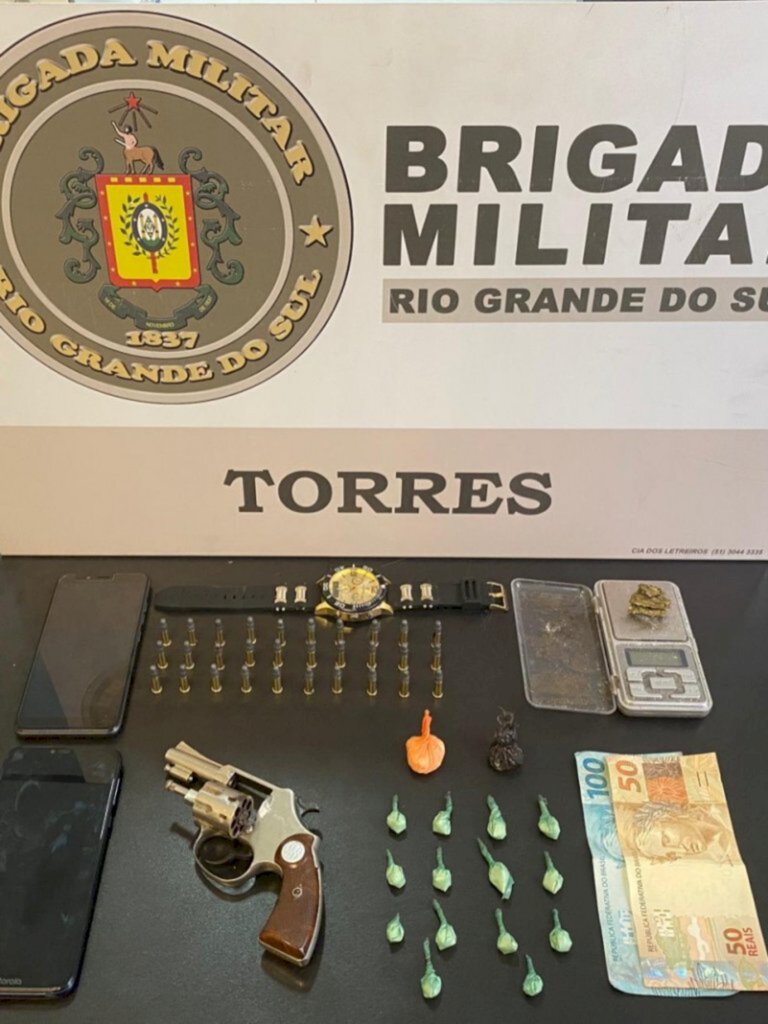 BM REALIZA PRISÃO POR TRÁFICO DE DROGAS E PORTE DE ARMA EM TORRES