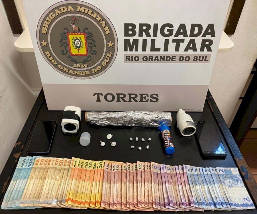BRIGADA MILITAR PRENDE DUPLA POR TRÁFICO DE DROGAS EM TORRES