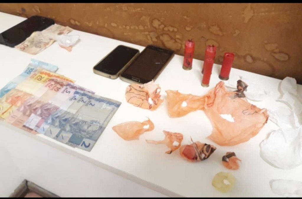 BM PRENDE HOMEM POR TRÁFICO DE DROGAS EM TORRES