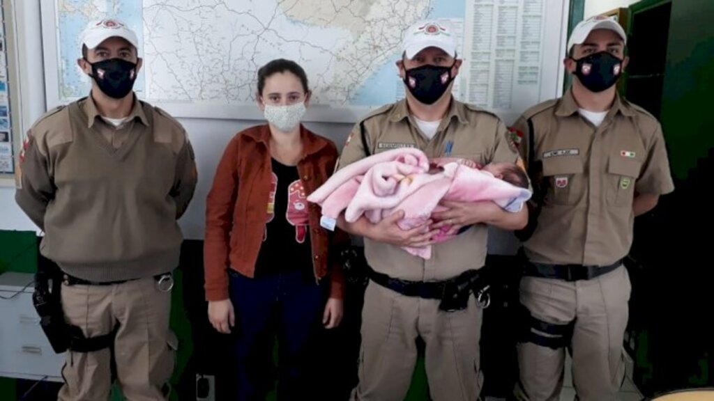 BEBÊ É SALVO POR POLICIAIS MILITARES EM COCAL DO SUL