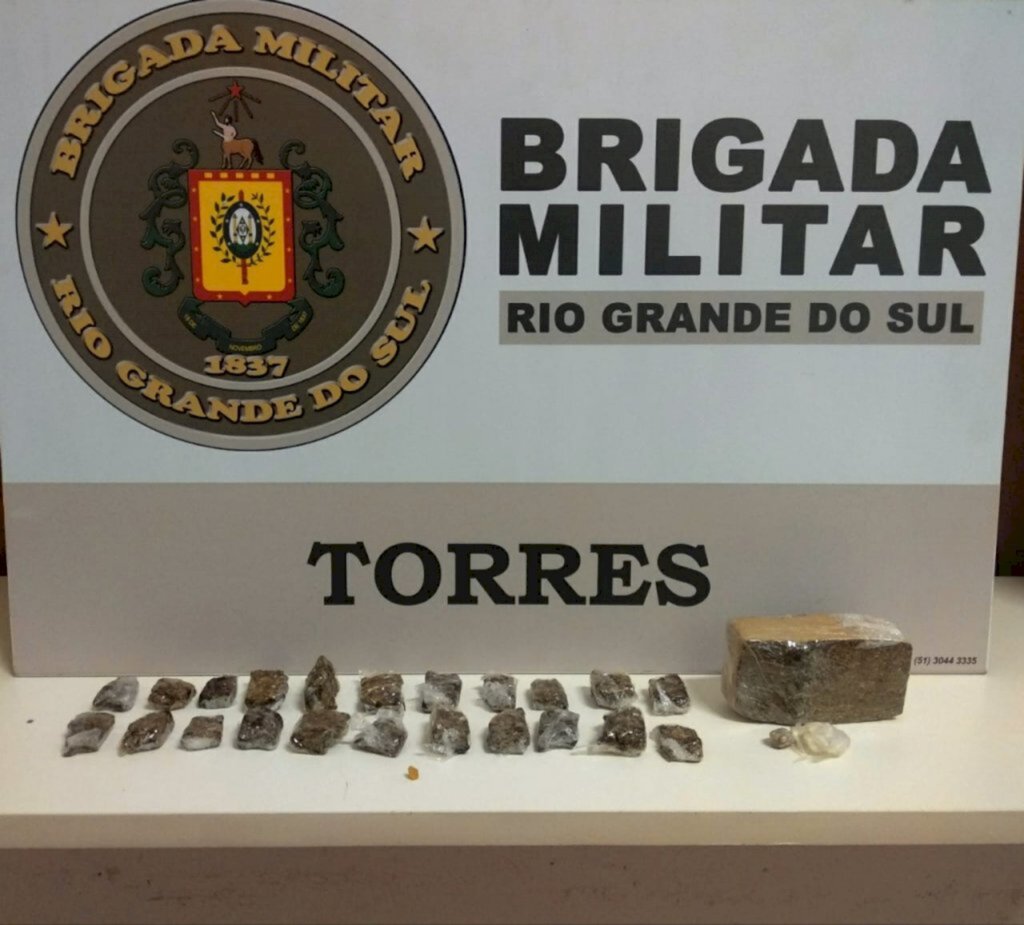 BM PRENDE CASAL POR TRÁFICO DE DROGAS EM TORRES