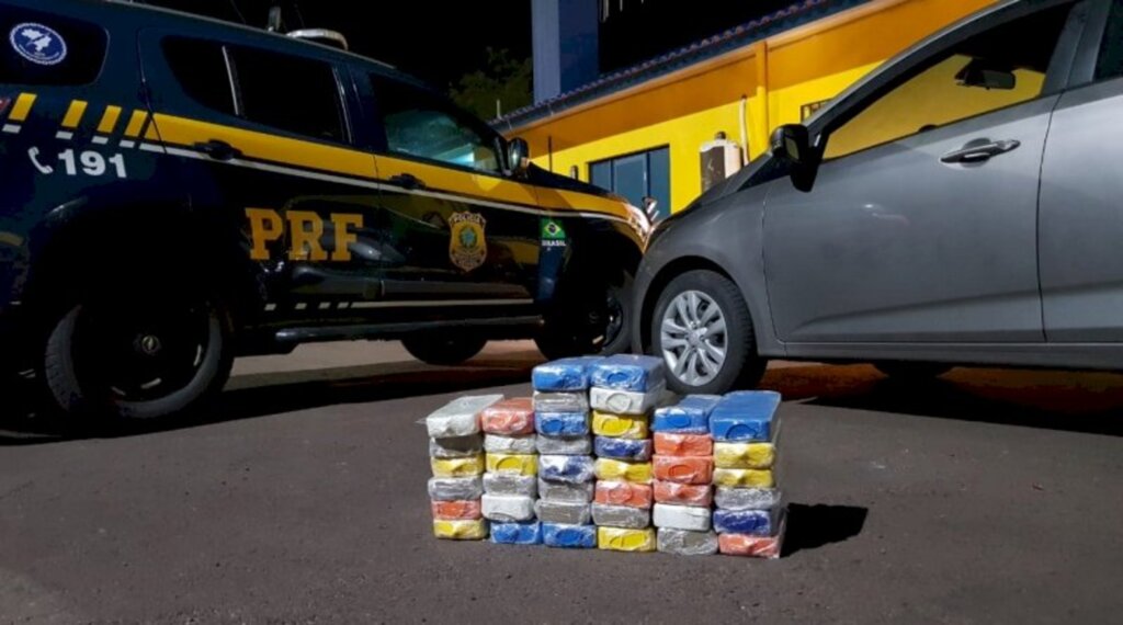 OPERAÇÃO TAMOIO: PRF PRENDE TRAFICANTE COM 40 QUILOS DE COCAÍNA EM TORRES