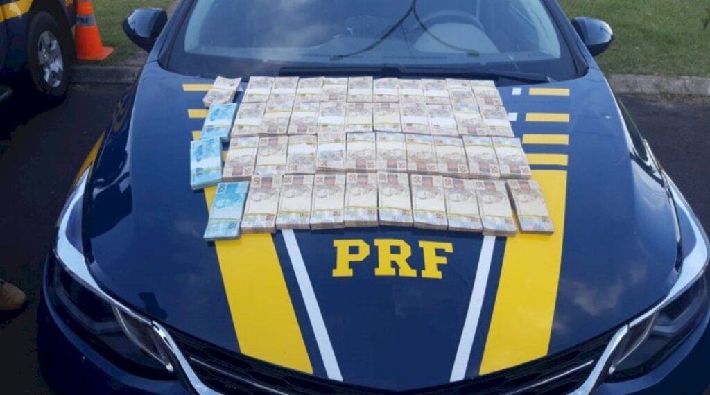 OPERAÇÃO TAMOIO: PRF APREENDE MAIS DE 230 MIL REAIS SEM COMPROVAÇÃO DE ORIGEM EM OSÓRIO