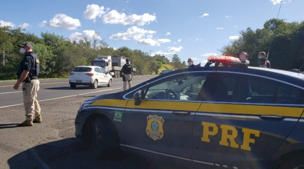 PRF PRENDE HOMEM QUE PRATICAVA ATO LIBIDINOSO EM ÔNIBUS