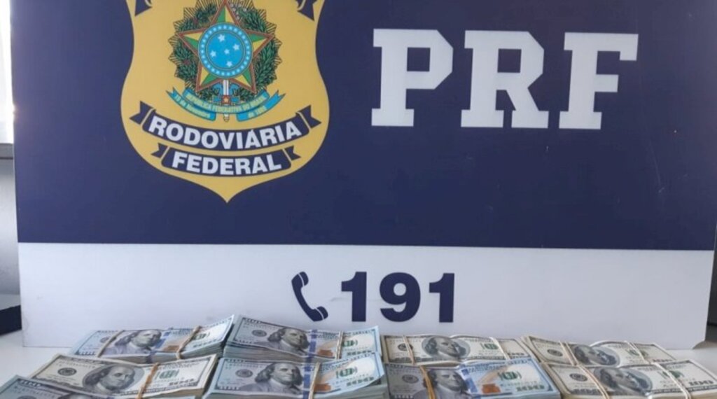 PRF APREENDE FORTUNA DE DÓLARES SEM PROCEDÊNCIA EM OSÓRIO