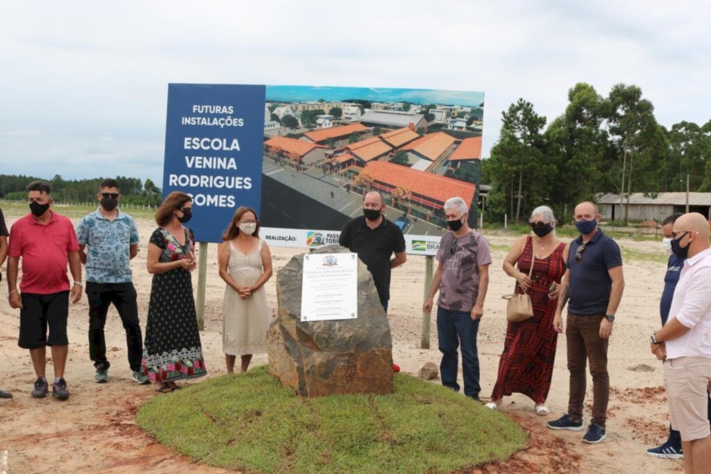 PEDRA FUNDAMENTAL DA ESCOLA FEDERAL MODELO É LANÇADA EM PASSO DE TORRES