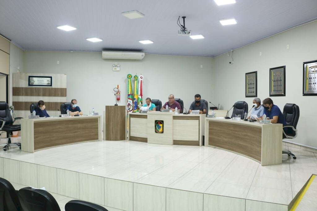 VEREADORES REELEITOS AGRADECEM NA CÂMARA OS VOTOS RECEBIDOS
