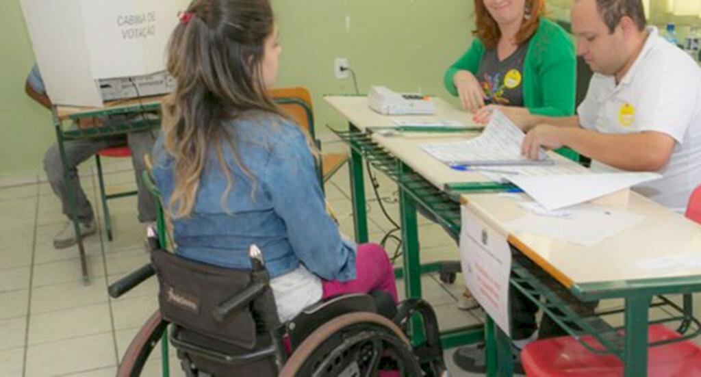 ELEITOR COM  DEFICIÊNCIA PODERÁ  VOTAR ACOMPANHADO