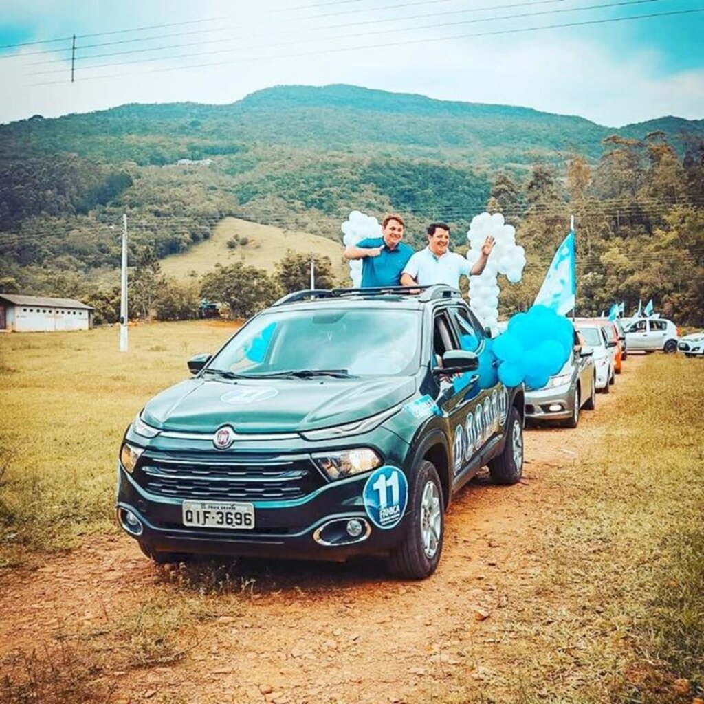 FANICA E RODRIGO MARIANI  LANÇAM A CAMPANHA COM  ADESIVAÇO E GRANDE CARREATA