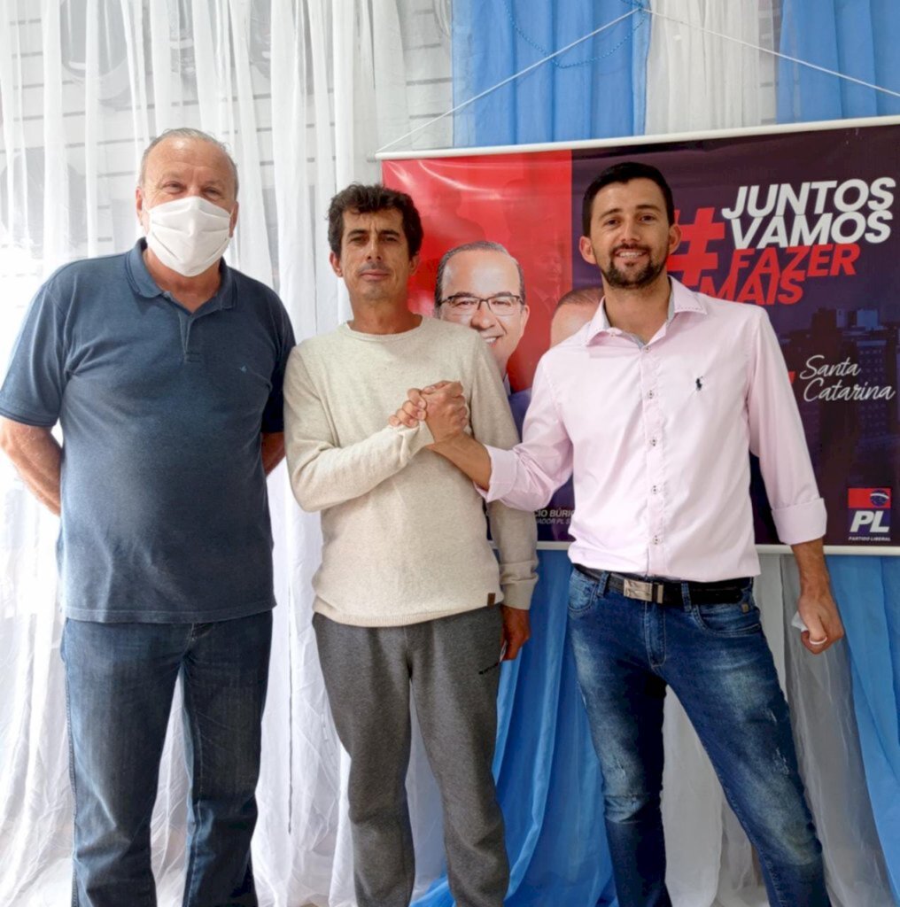 Tonhão (direita), ao lado do pré-candidato a vice, Bola (no centro) e o o coordenador do PL na reg - 