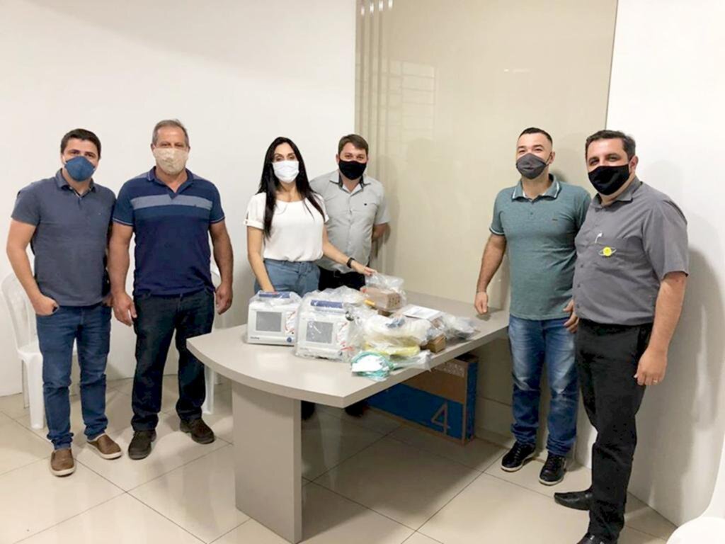 VEREADOR RODRIGO MARIANI COMEMORA  CONQUISTAS AO MUNICÍPIO