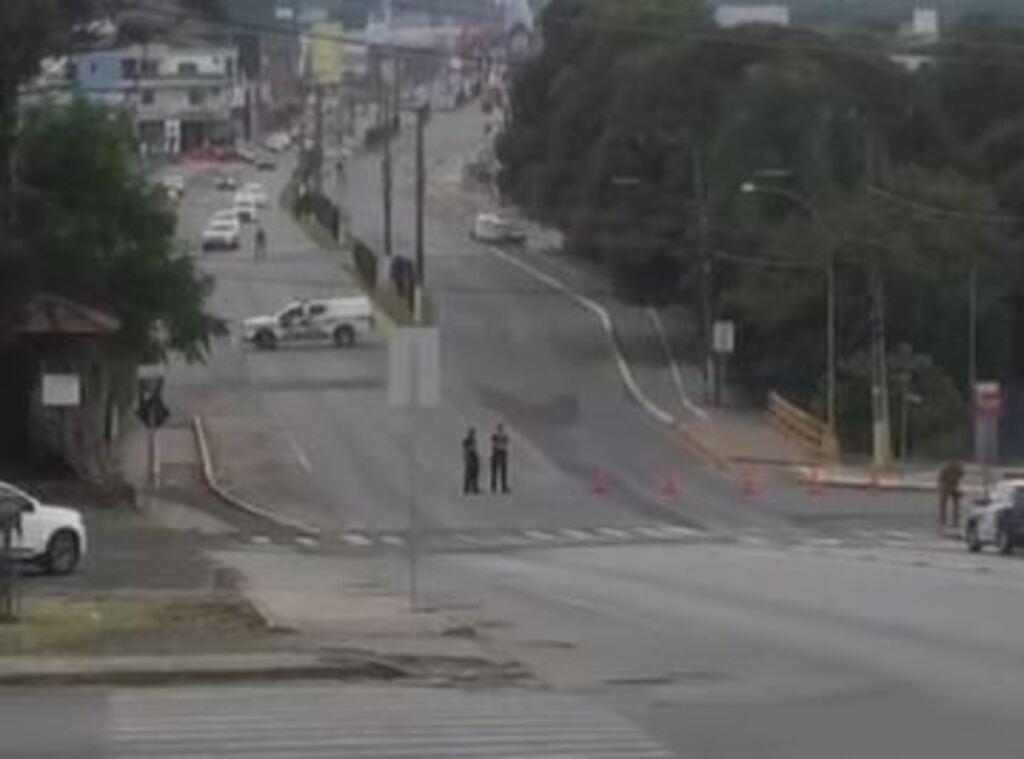 Asfalto começa a rachar em ponte na Avenida Rubens Ribeiro da Silva