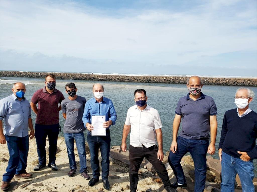 LIDERANÇAS PEDEM DESASSOREAMENTO DA BARRA DO RIO MAMPITUBA, EM PASSO DE TORRES