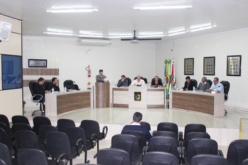 CÂMARA DE VEREADORES REALIZA  A 15ª SESSÃO ORDINÁRIA
