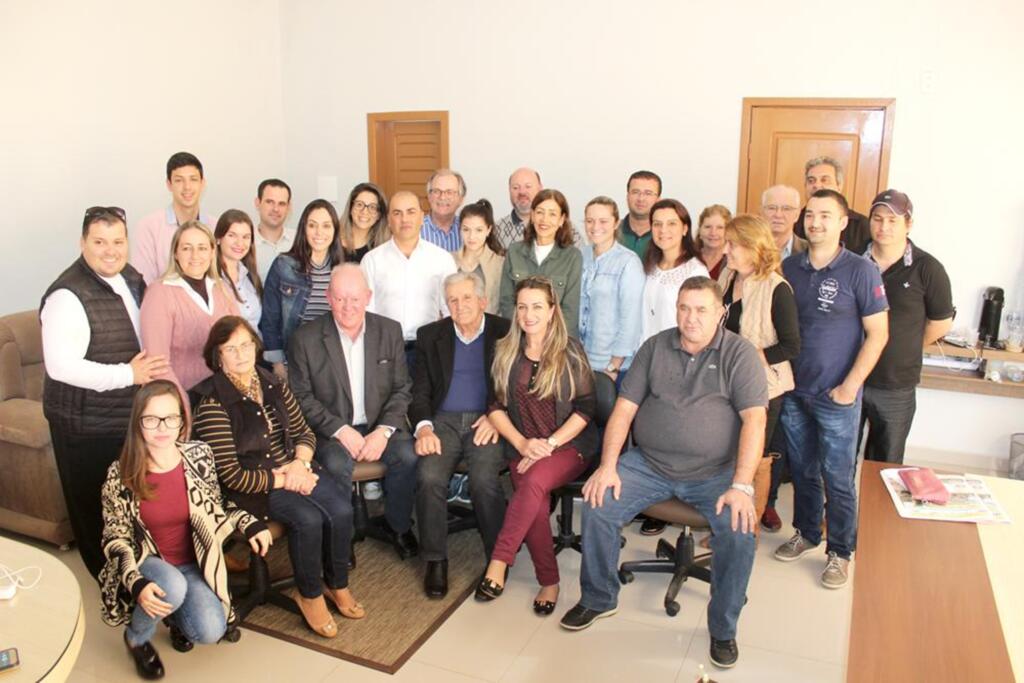 POLÍTICOS DO PSDB VISITAM PRAIA GRANDE