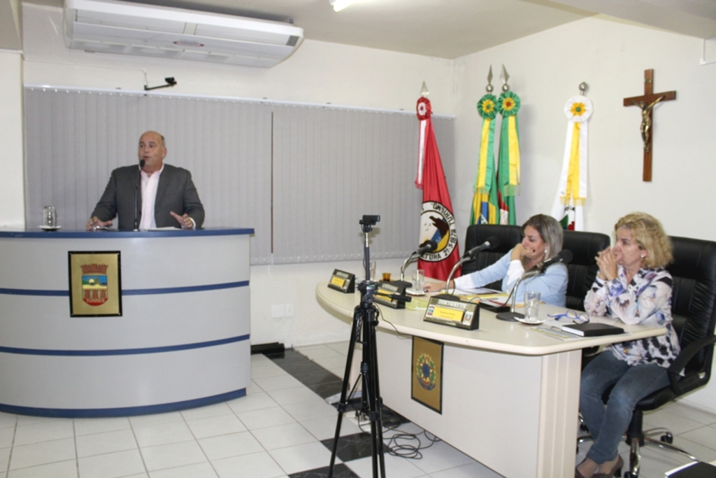 APROVAÇÕES DE PROJETOS E CRÍTICAS MARCAM A SESSÃO EM TORRES