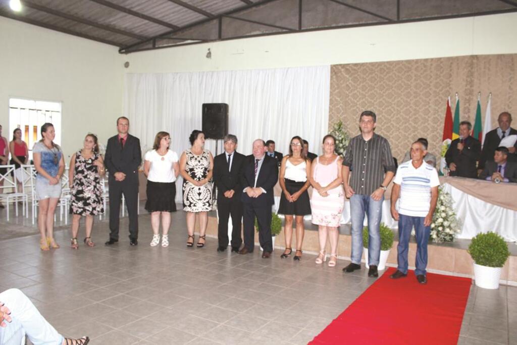NOVOS SECRETÁRIOS ASSUMEM OS TRABALHOS EM MAMPITUBA