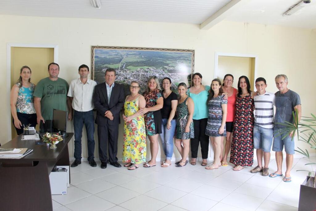 MOACIR TEIXEIRA REÚNE FUNCIONÁRIOS E FALA DA ESCOLHA DE SEU SECRETARIADO