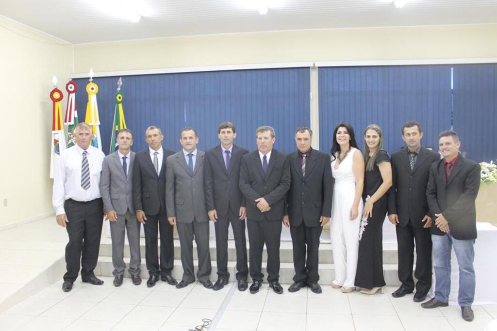 PREFEITO, VICE E VEREADORES ELEITOS EM SÃO JOÃO DO SUL TOMAM POSSE