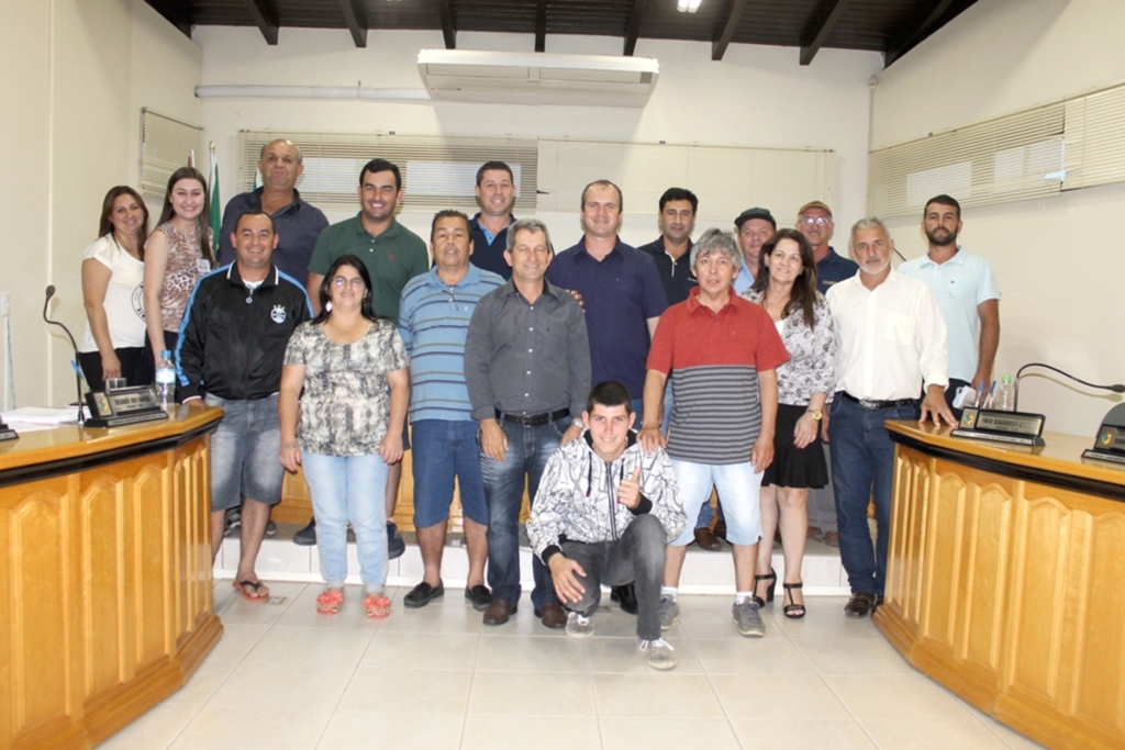 ASSUNTOS IMPORTANTES SÃO DEBATIDOS POR VEREADORES DE MAMPITUBA