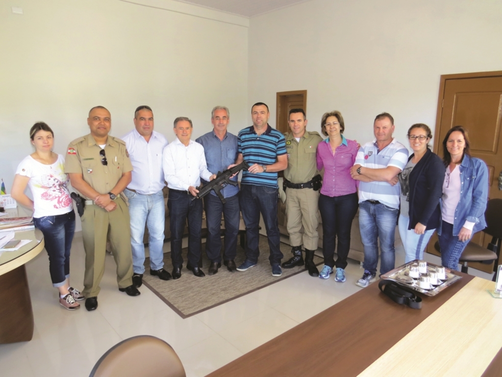 POLÍCIA MILITAR DE PRAIA GRANDE RECEBE ARMA DO CONVÊNIO COM A PREFEITURA