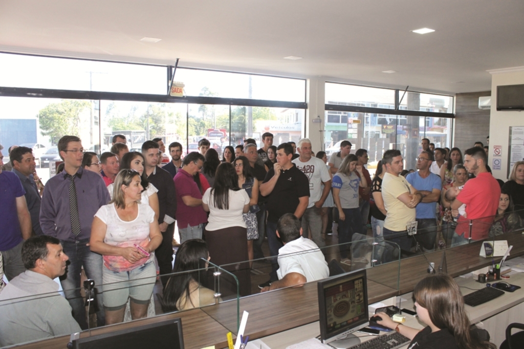 CASAMENTO COMUNITÁRIO CONSOLIDA O SONHO DE 33 CASAIS DA REGIÃO