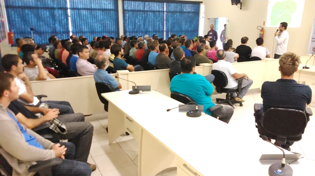 EPAGRI REALIZA PALESTRA SOBRE VIROSES DO MARACUJAZEIRO