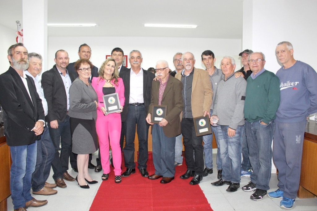 CÂMARA DE PASSO DE TORRES CONCEDE TÍTULO DE CIDADÃO HONORÁRIO À TRÊS PERSONALIDADES