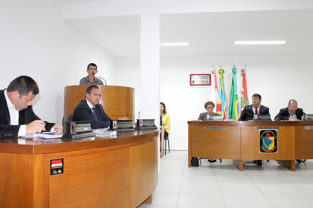 VEREADORES DE PASSO DE TORRES APROVAM PROJETO