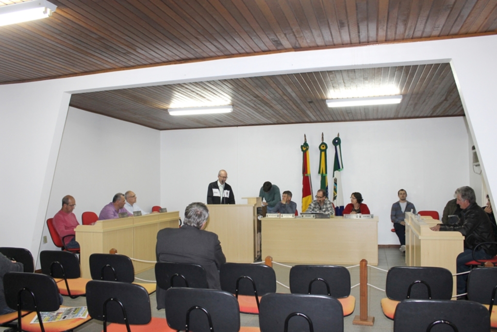 ORÇAMENTO PARA 2017 É APRESENTADO NA CÂMARA DE MORRINHOS DO SUL