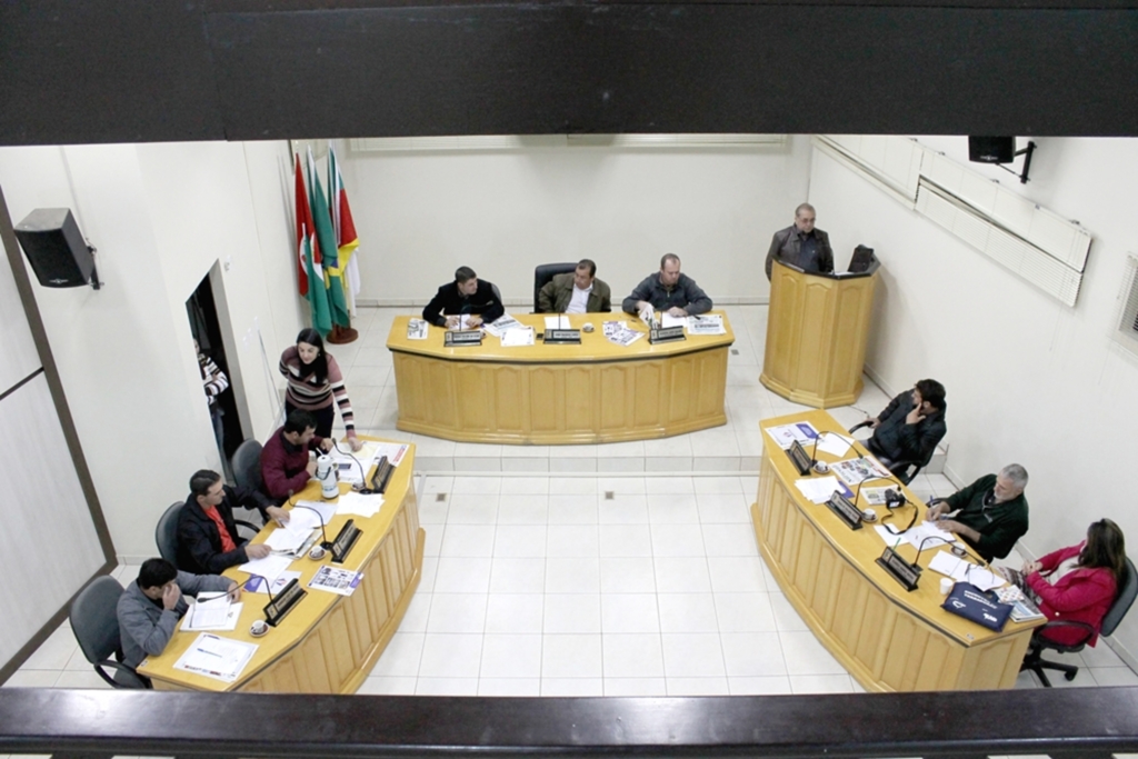 EMPRESÁRIO ZÉ DO SILVEIRÃO REBATE CRÍTICAS NA CÂMARA DE MAMPITUBA