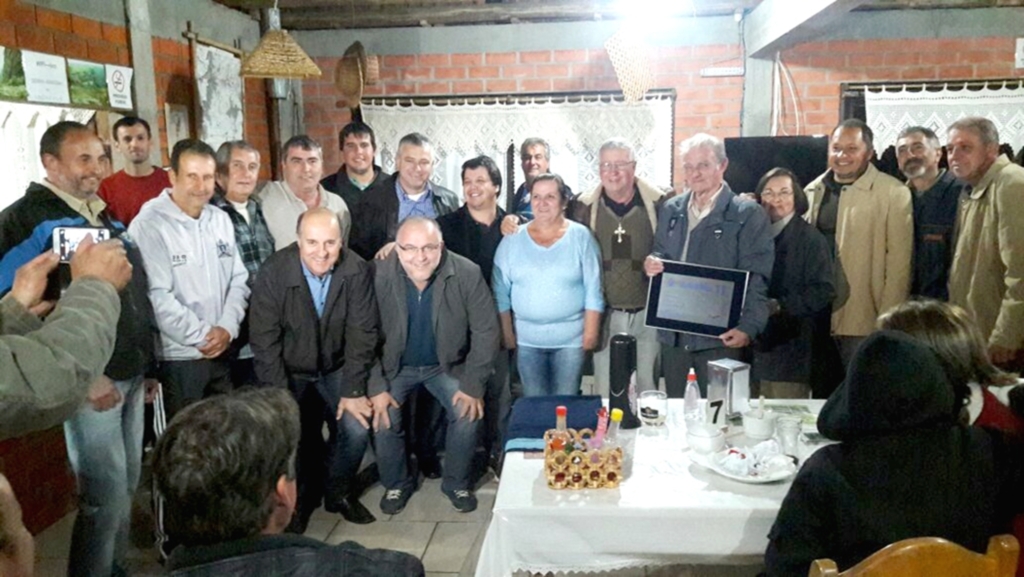 EX-VEREADOR PEDRO BENEDETT RECEBE HOMENAGEM PELOS 50 ANOS DE VIDA PÚBLICA