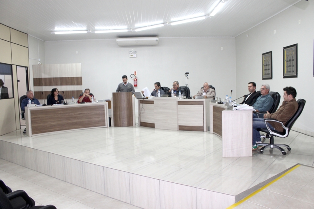SESSÃO TUMULTUADA NA CÂMARA DE VEREADORES DE PRAIA GRANDE