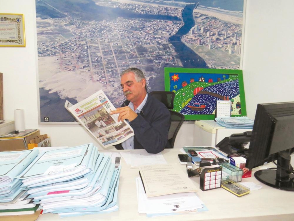 PREFEITO DE PASSO DE TORRES JUAREZ GODINHO VOLTA AO COMANDO DO EXECUTIVO