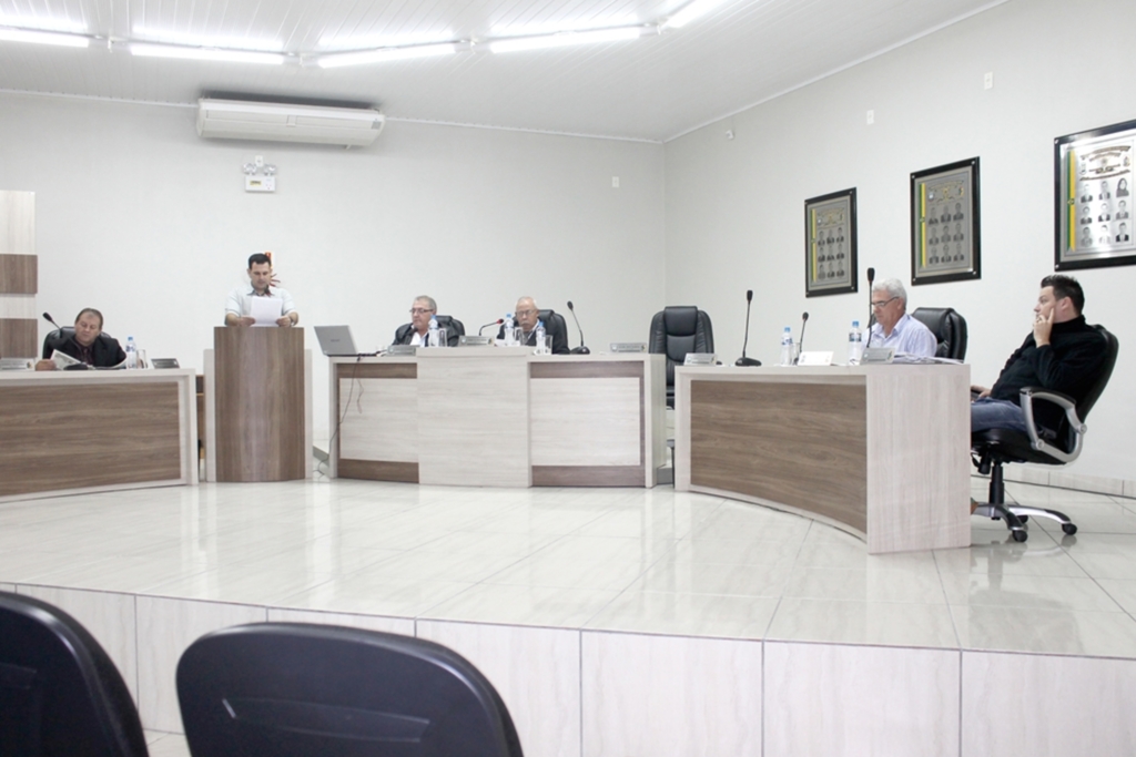 DEBATE MARCA A 12ª SESSÃO ORDINÁRIA DA CÂMARA DE VEREADORES DE PRAIA GRANDE