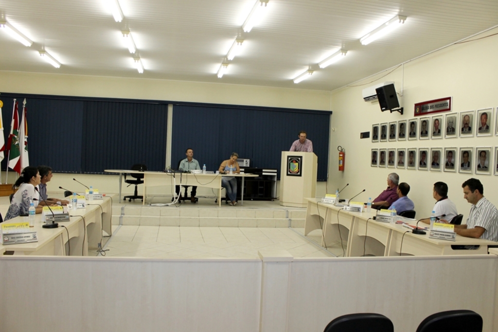 VEREADORES DE SÃO JOÃO DO SUL SE REÚNEM PARA MAIS UMA SESSÃO ORDINÁRIA