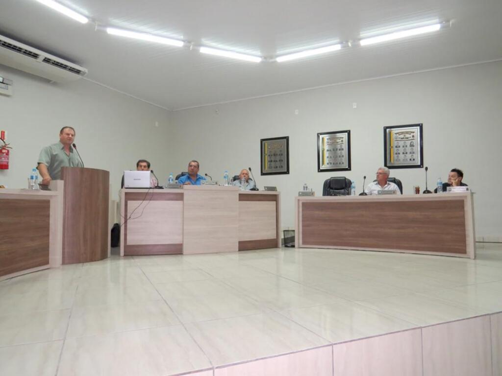 VEREADORES DE PRAIA GRANDE DEBATEM A CRISE FINANCEIRA DO PAÍS