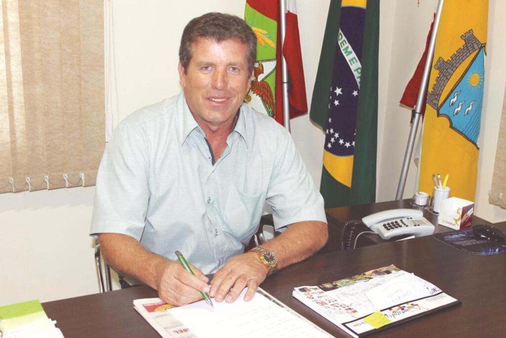 PREFEITO EM EXERCÍCIO MOACIR TEIXEIRA BUSCA RECURSOS EM FLORIANÓPOLIS