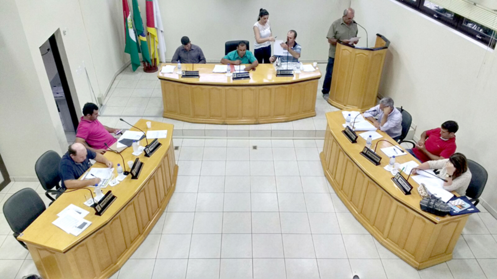 1ª SESSÃO LEGISLATIVA DE 2016 DA CÂMARA DE  VEREADORES DE MAMPITUBA É REALIZADA