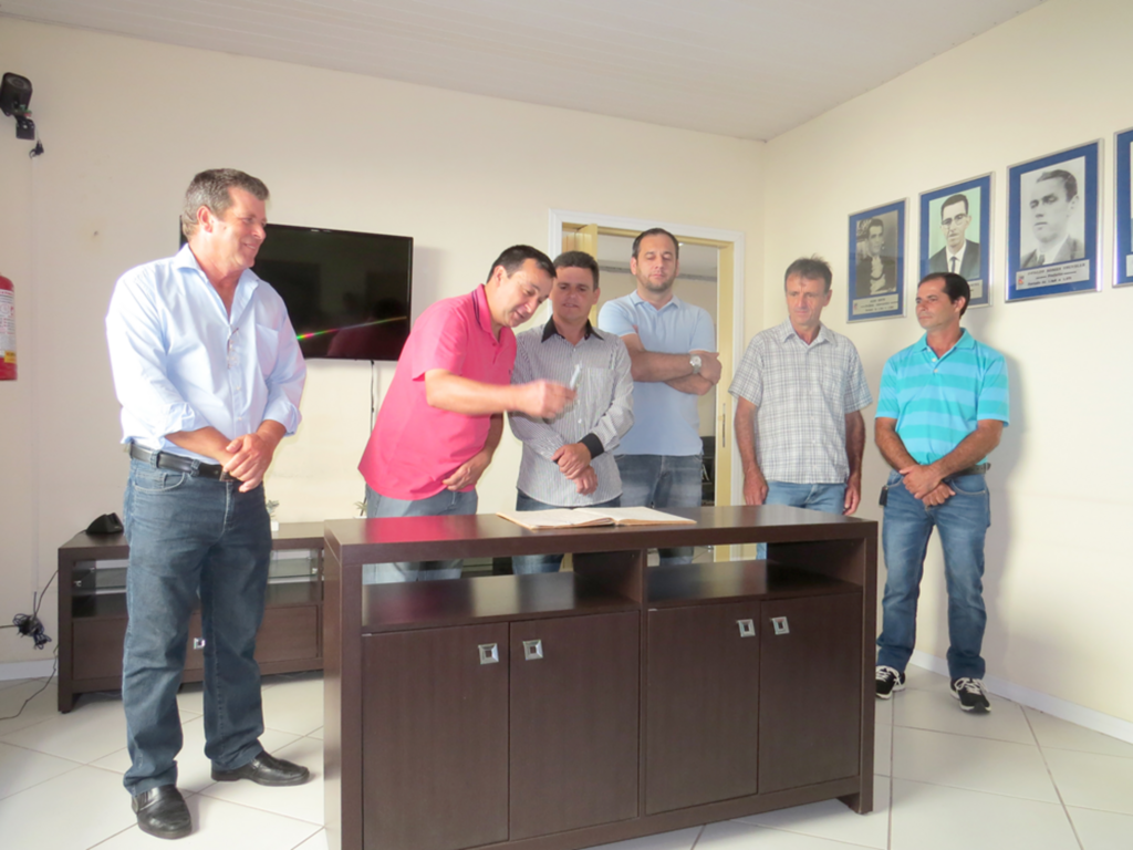 PRESIDENTE DA CÂMARA TAEL ASSUME A  PREFEITURA MUNICIPAL DE SÃO JOÃO DO SUL