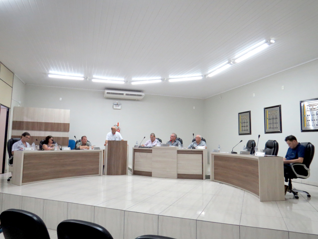 MEMBROS DA MESA DIRETORA DA CÂMARA  DE PRAIA GRANDE RENUNCIAM SEUS CARGOS