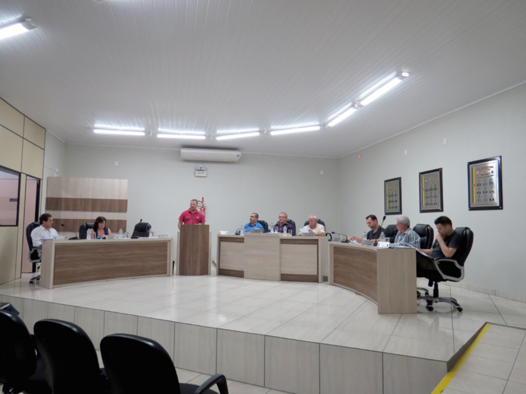SESSÃO DE DEBATE NA CÂMARA DE VEREADORES DE PRAIA GRANDE NA ÚLTIMA TERÇA-FEIRA